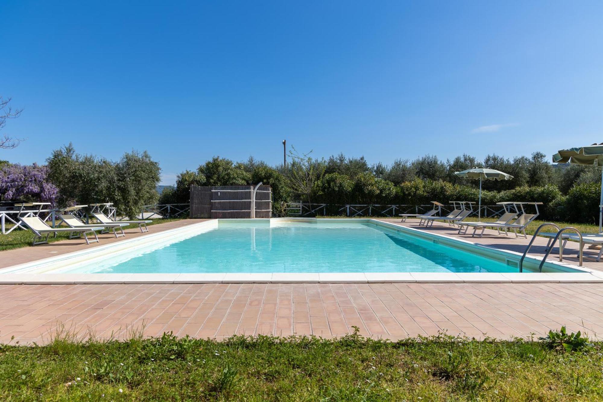 Agriturismo La Valle - By Podere Arundineto 卡斯塔涅托卡尔杜奇 外观 照片